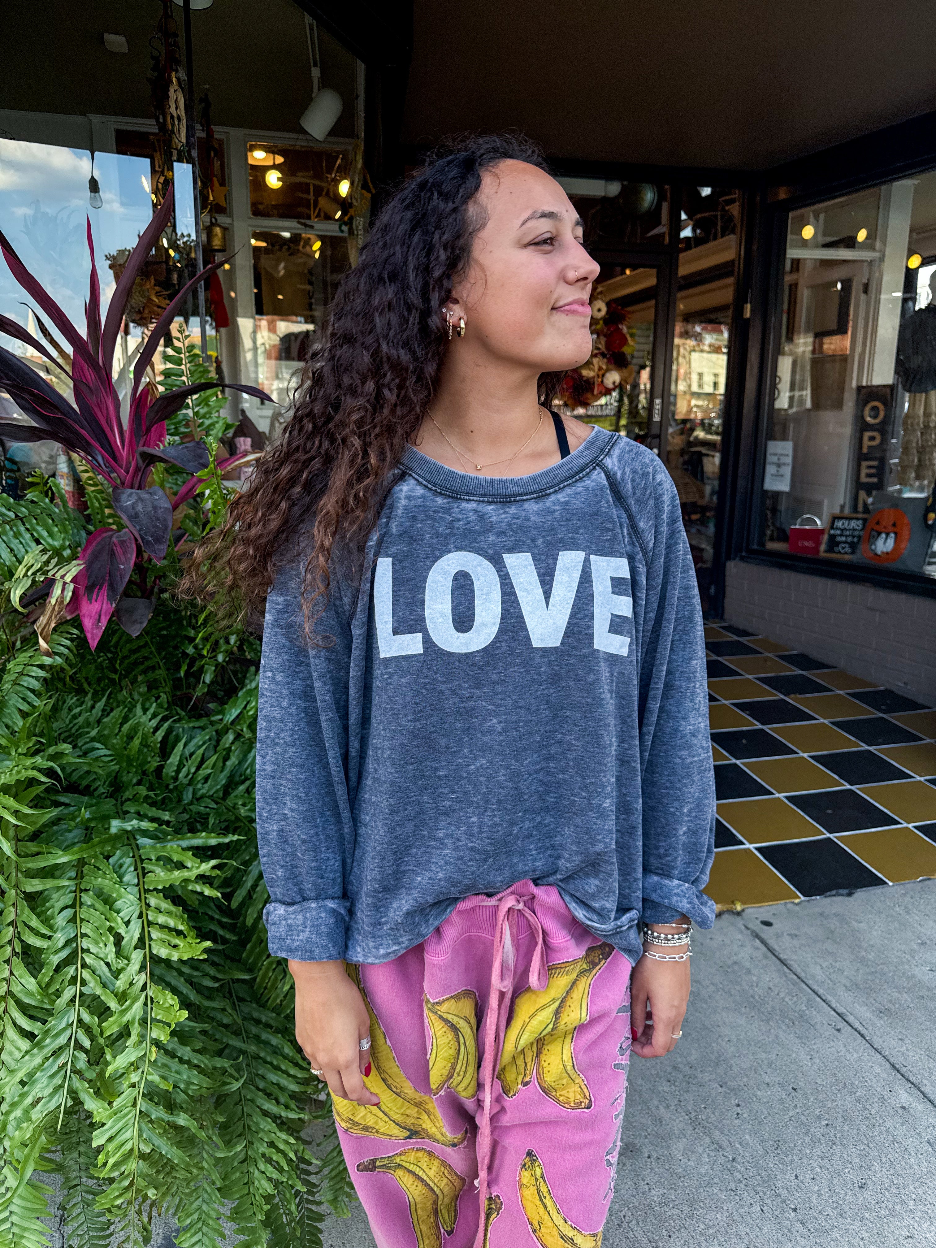 Black Love Sweatshirt - Urban Mills Boutique