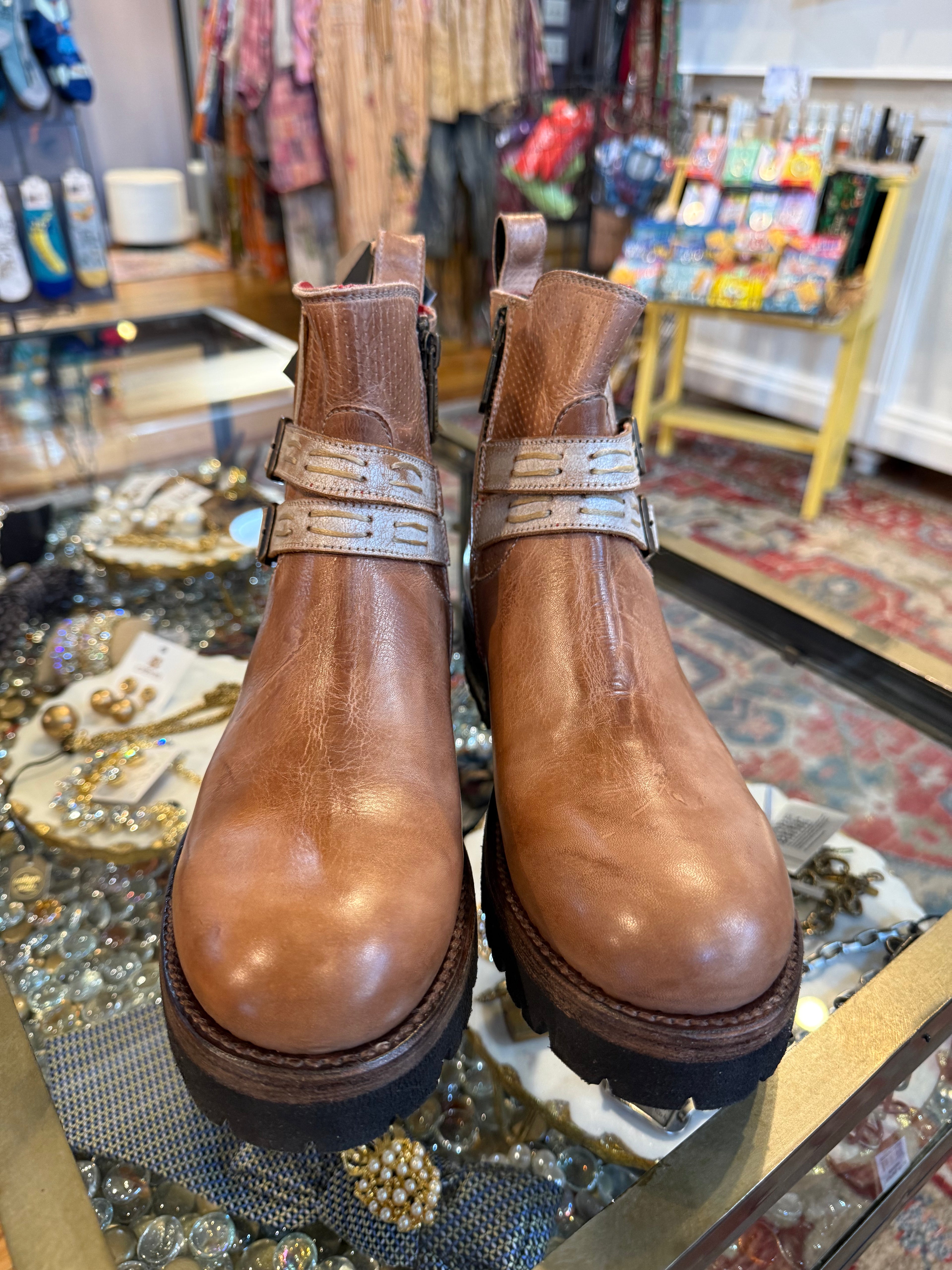 Daring- Tan Rustic/Nectar Lux - Urban Mills Boutique
