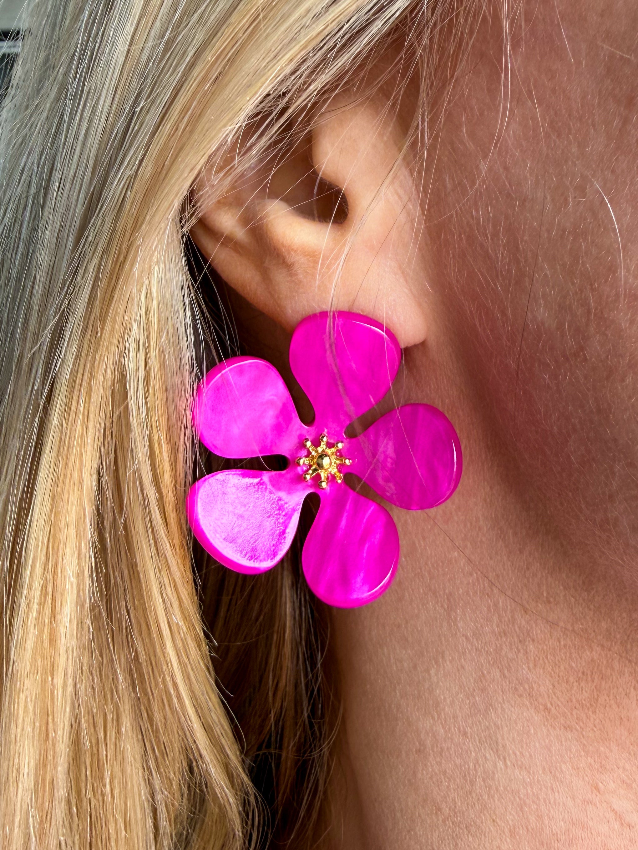 Resin Flower Stud Earring - Urban Mills Boutique