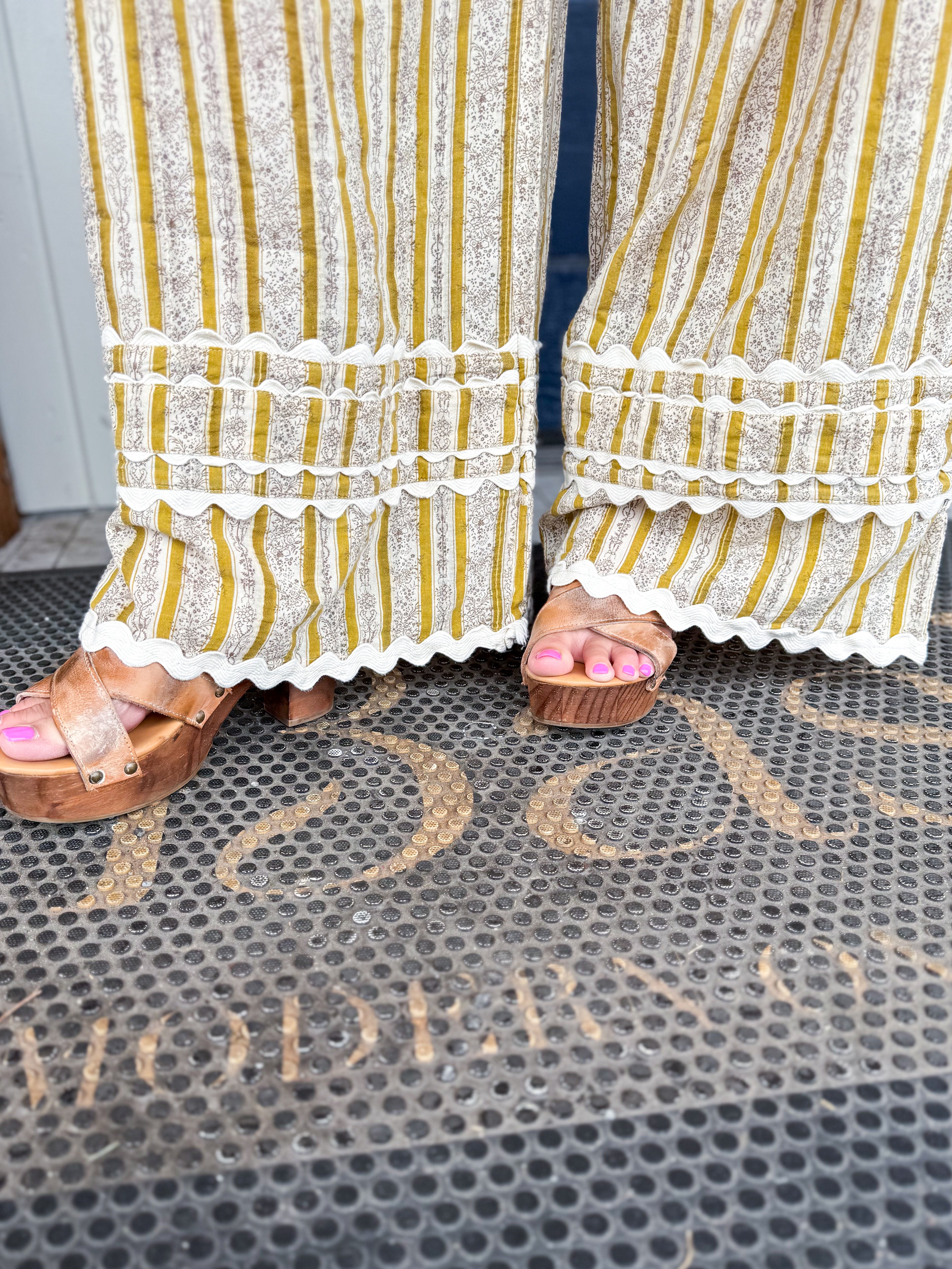 Boxy Dream T Snake - Urban Mills Boutique