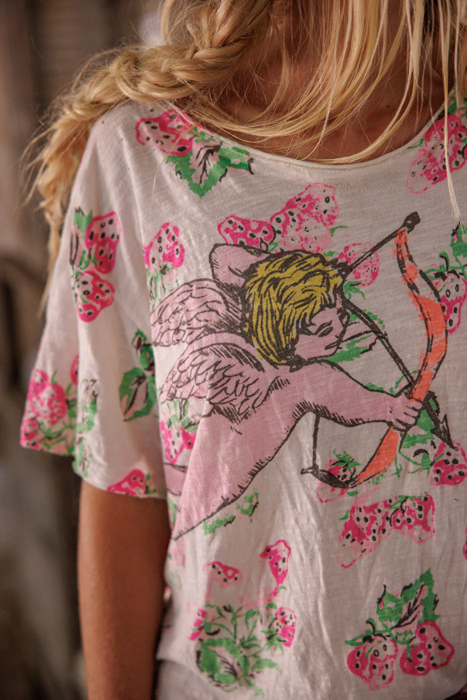 Top 2552- Wild Strawberries - Urban Mills Boutique